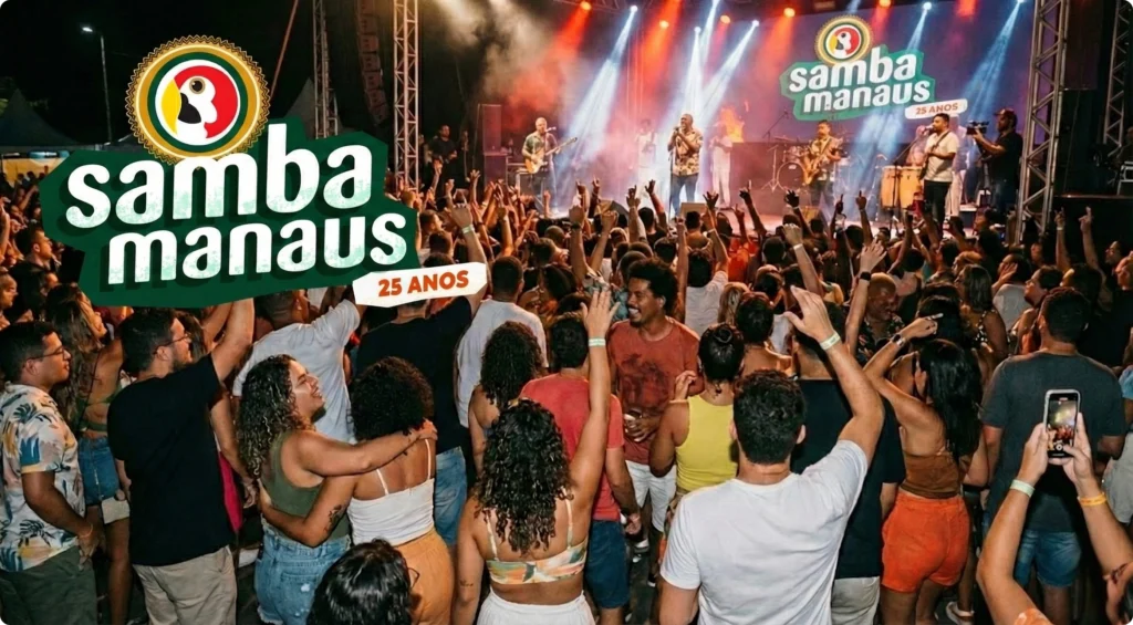 Fotografia de um grande show de samba noturno em Manaus, com uma multidão animada em primeiro plano, braços erguidos e pessoas vibrando com a música. Ao fundo, músicos se apresentam em um palco iluminado por refletores de cores quentes e efeitos de luz. Sobreposta à cena, há uma aplicação proeminente do logotipo 'Samba Manaus 25 Anos'. O logotipo apresenta o nome do evento em letras estilizadas verdes e brancas, acompanhado pelo ícone de um tucano colorido em um selo circular e a inscrição '25 ANOS' em uma faixa laranja no canto inferior direito do gráfico. Uma versão menor e idêntica deste logotipo também aparece aplicada no telão de LED ao fundo do palco, substituindo o texto original.